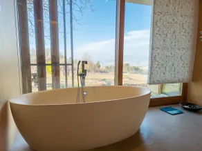 Contemporary 3-bed House With Infinity Pool and Countryside Views - Image 3