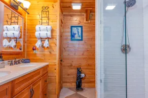 Extraordinary Lodge with Breathtaking Mt. Views - Image 4