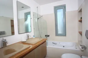 WATERFRONT VILLA DIAMOND WITH DIRECT ACCESS TO THE BEACH & PRIVATE INFINITY POOL - Image 2