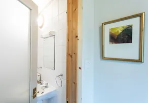 A gorgeous hideaway perfect for two, close to the coast - Image 2