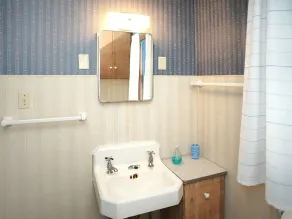 Velho Mundo Avalon Cottage Apenas Passos Para o Centro e 2 Quadras da Praia - Image 2