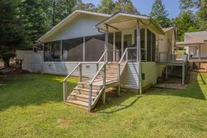 Lake Hartwell - House w/dock, screened in porch and firepit - Image 2