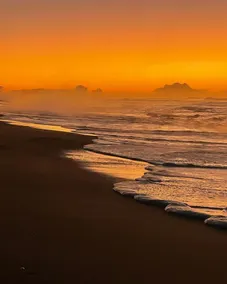 Stylish 2 bedroom Guesthouse - 1 minute from the beach. - Image 3