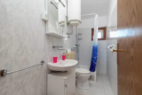 IVAN 1 with 5 bedrooms and 4 bathrooms, for up to 11 persons in Kaštela - Image 4