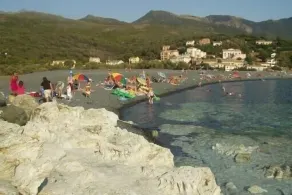Apartment at Corsican Cap, in a village, 1 mile away from the sea - Image 2