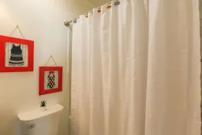 10 Minutes to Beach & Downtown!  Renovated Dog Friendly Home w/ Bunk Bedroom & Fenced Backyard - Image 5