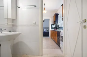 Olympia Holiday Home - Image 4