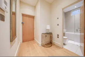 Fitzrovia Stay by Oxford St & Soho 18 Guests - Image 2