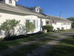 Newly Renovated Farmhouse Finger Lakes - Image 3