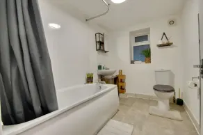 Southsea Common Luxury Apartment with Hot tub & Pool table - Image 5