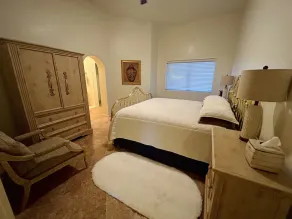 Sehr schönes 4 Schlafzimmer 2 volles Bad Ranchhaus w / großes Zimmer in ruhiger Nachbarschaft. - Image 5