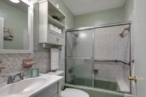 Cozy, Close to downtown Lake View home. - Image 4