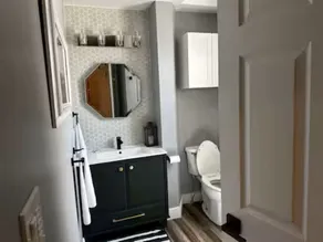 Renovated 2 Bedroom Apt Central Hamilton - Image 4
