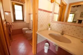 Emozioni di vita toscana con bellissimo panorama, parco, piscina, relax e sport - Image 2