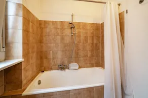 Residencia Hubertus Apartamento 1 con balcón y Wi-Fi - Image 4