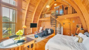 Artist Retreat with private pool in the Hamptons - Image 4