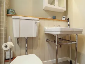 COURTYARD COTTAGE, POPLAR FARM BARN, romantic in Saxmundham - Image 3