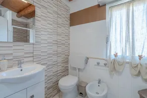 Ferienwohnung 'Le Tre Pigne' mit Balkon, WLAN und Klimaanlage - Image 4