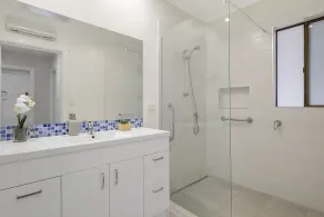 East coast hideaway beach retreat, Wifi & New 80 inch Sony QLED SMART TV - Image 2