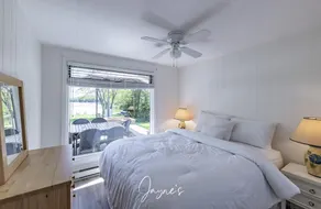 4 Bdrm South Exposure! Shallow Water, Level Land! 2017 Newly-Renovated Kitchen! - Image 4