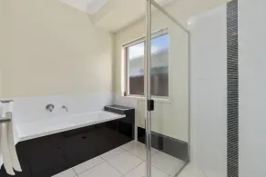 Bribie Bliss: Luxe Canal Living - Image 3