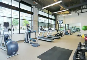 Deluxe Downtown Bellevue 1BR w/ Lounge, Gyms, near shops, by Blueground - Image 3