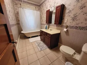 Century old 4 bedroom close to SVU, sleeps 8. - Image 3
