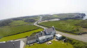 Ferme de luxe - Porthdafarch - Vues sur la mer, à 150m de la plage, poêles à bois - Image 4