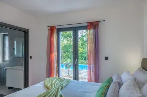 First floor villa with pool, surrounded by greenery - Image 4