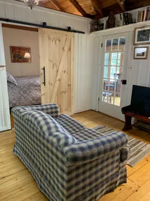 Rebecca's Waterfront Cottage Westport Ontario - Image 4