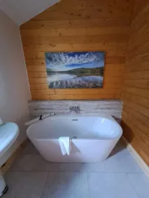 Honeysuckle Single Storey Log Cabin, sleeps up to 4 - Image 3