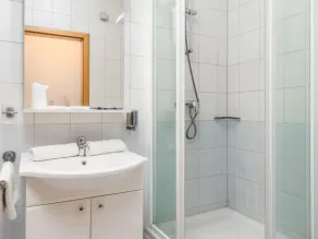 Apartamento vacacional con jardín, piscina y barbacoa - Image 2