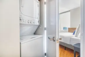 Gorgeous Downtown Bellevue Studio w/ Gym, W/D, near shops, by Blueground - Image 2