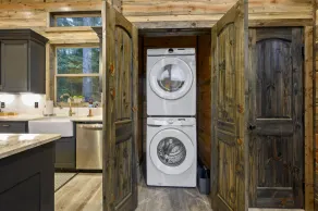 Perfect Couples Getaway! Modern Chic 1 bdrm Sleeps 4 - Image 2