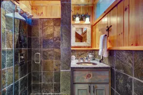Breathtaking views,private property,glass porch w/wood-burning fireplace - Image 4