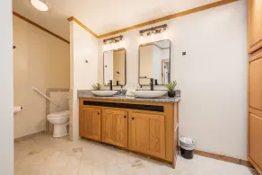 ✩✩ Cozy Lake Escape, Hot Tub, King Bed + Fireplace ✩✩ - Image 3
