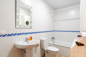 Maison familiale Casa Noah près de la plage avec piscine, terrasse, balcon et Wi-Fi - Image 4