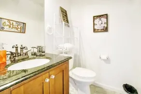 Luxe Lakefront Getaway in Heart of City! (CDC Safe) - Image 5