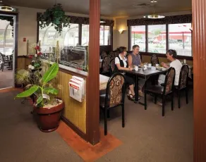 Place 19-67 Restaurant Motel - Image 2