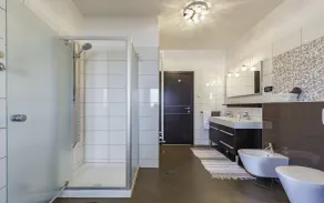 Beautiful new villa with pool - Image 2