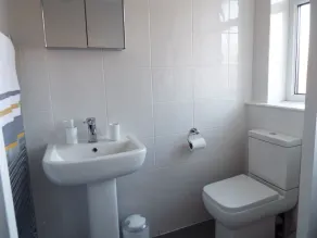 Contractor Digs 4 Bedroom nr City/HS2/M6 & FREE WIFI - Image 5