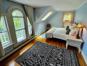 In-town 5 Bedroom Victorian With Heated Pool - Image 4