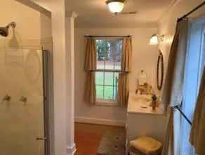 Gatekeeper’s Cottage at Chinaberry Grove.. - Image 3