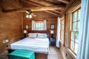 Honeysuckle Hideaway<br>Cabin with hot tub and king bed! Family friendly. - Image 4