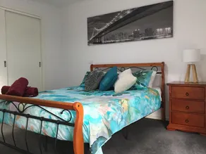 AJ's Home. Modern, open plan & quiet location. - Image 3