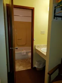 Englehart Motel - Image 5