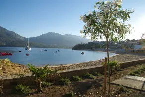 2-bedroom apartment on beach, sea and marina view, air-conditioned & WiFi Fiber. - Image 5