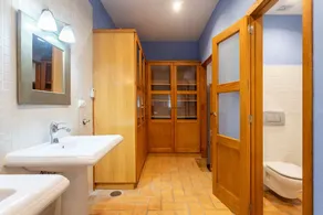Villa with sea and mountain views - Image 4