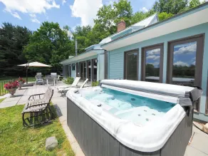 Charming 6 Bdrm Countryside Stay - Image 2