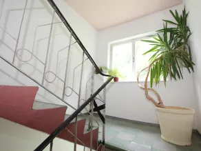 Detached group house with ski storage room - Image 2